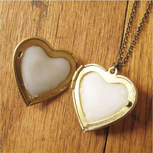 Perfume-Filled-Locket-with-Customizable-Perfume-R.jpg.492x0_q85_crop-smart